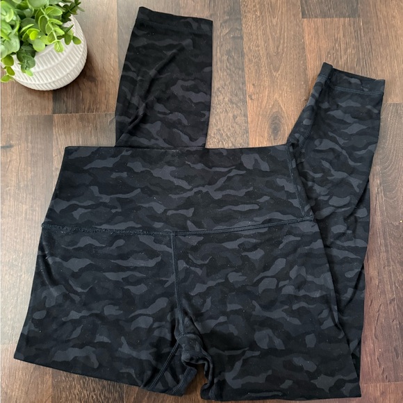 Lululemon Black Camouflage Leggings - Picture 3 of 10